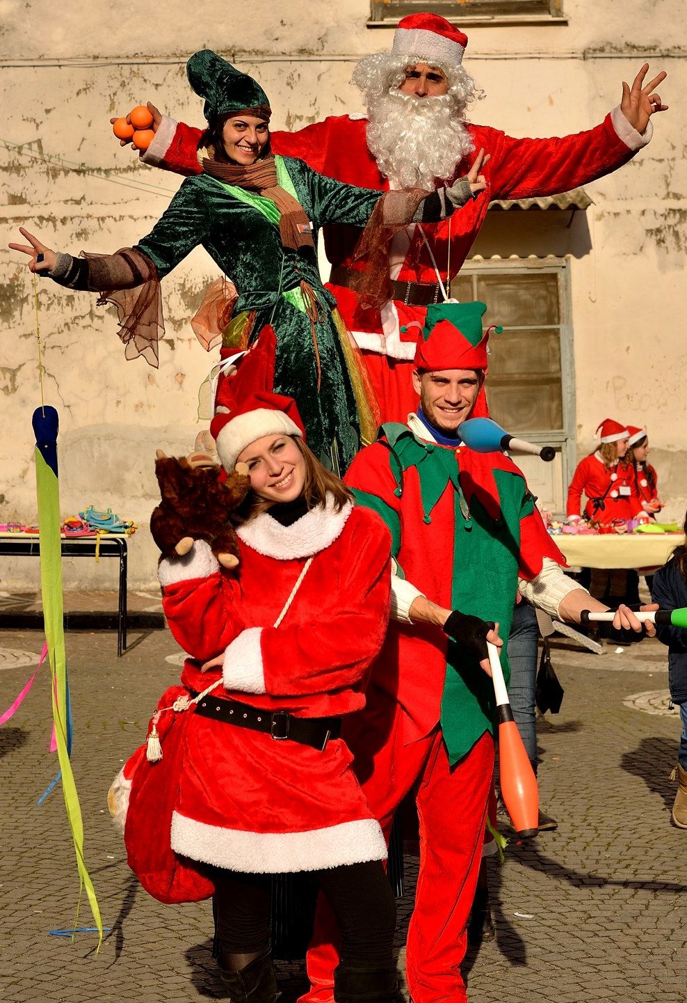 Babbo Natale 2000.Il Circo Di Natale Animazione Natalizia Artisti Di Strada I Giullari Del 2000