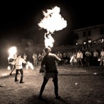 Giullari con Show del Fuoco